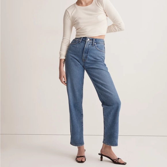 Madewell • The Perfect Vintage Straight Jean in Earlwood Wash - Picture 3 of 9